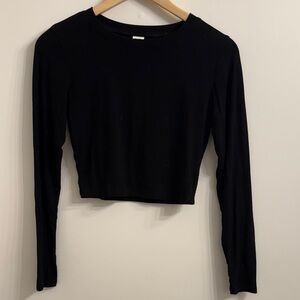 ⭐️NWOT black long sleeve crop top